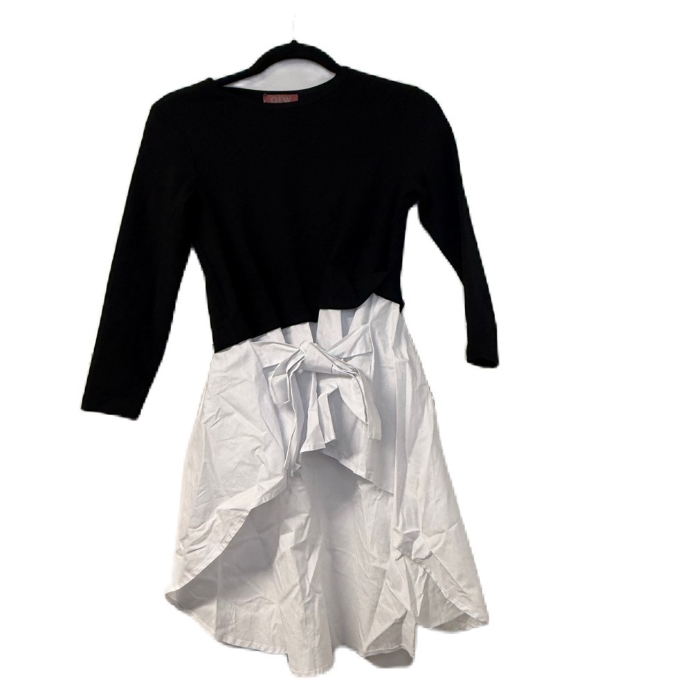 Que women’s Chic Black and White Dress size xxs